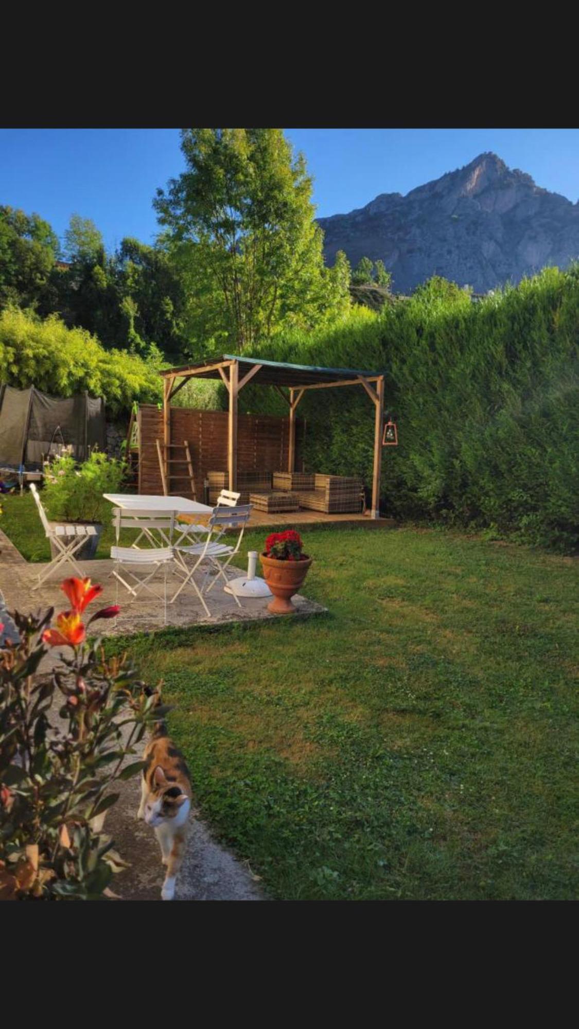 Au Bord De L Eau Bed and Breakfast Surba Exteriör bild